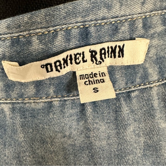 Daniel Rainn Small Denim button down collared shirt - Picture 6 of 7